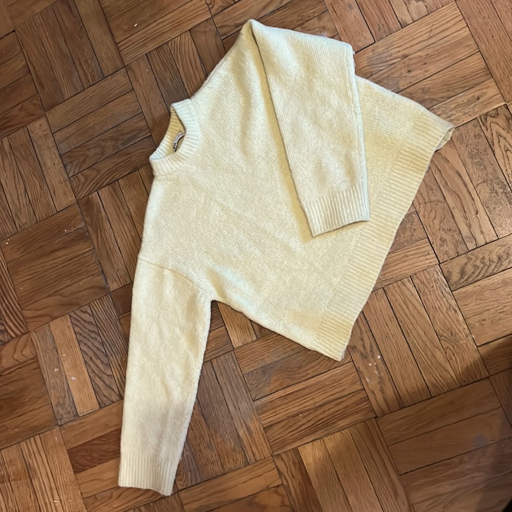 ZARA KNIT SWEATER